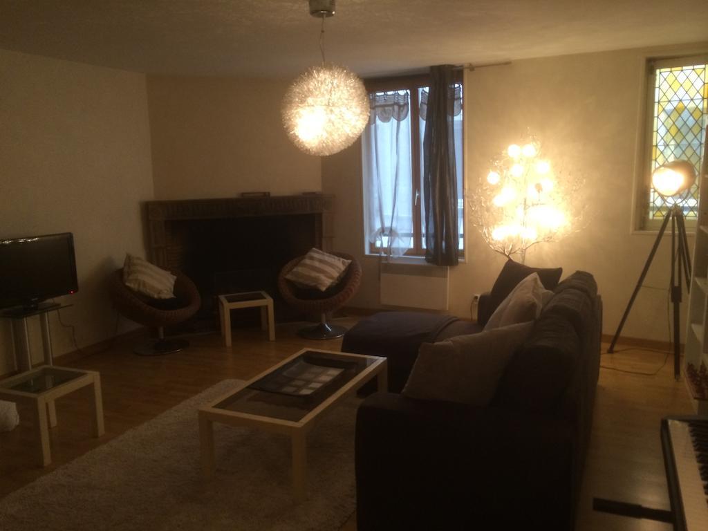L'Appartement De La Maison Du Theatre Saint Bonnet Bourges Phòng bức ảnh