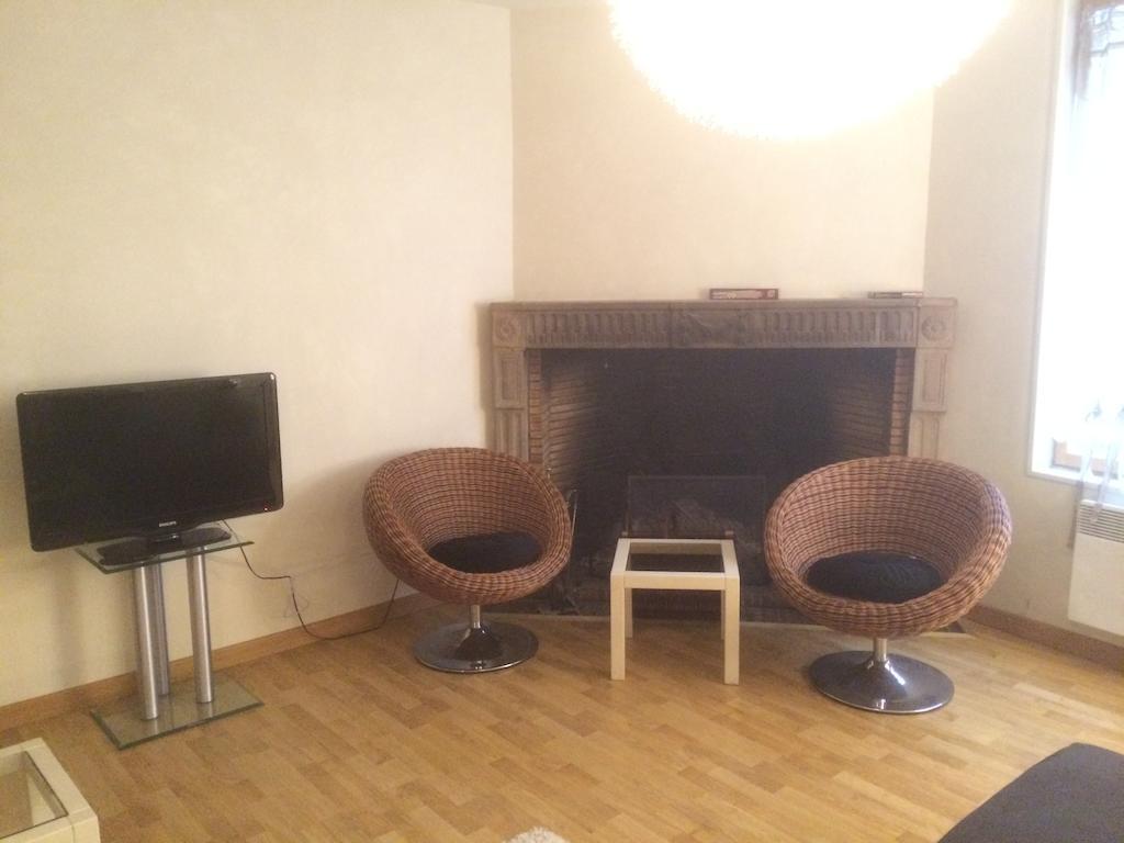 L'Appartement De La Maison Du Theatre Saint Bonnet Bourges Phòng bức ảnh